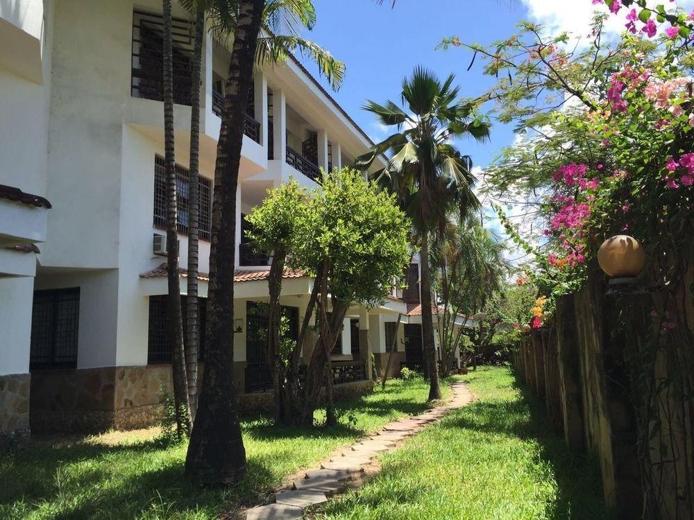 Baobab Holiday Resort Bamburi Exterior photo